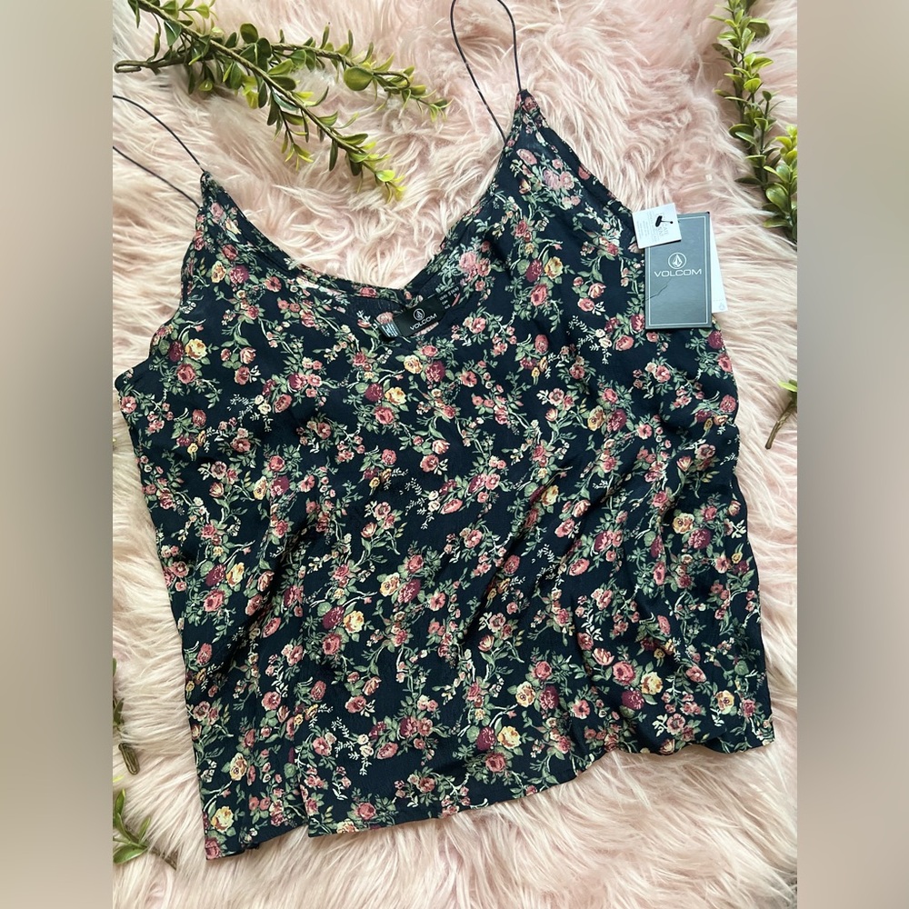 Volcom flowered top. Size small, new
